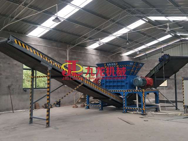 浙江生活垃圾撕碎機現(xiàn)場