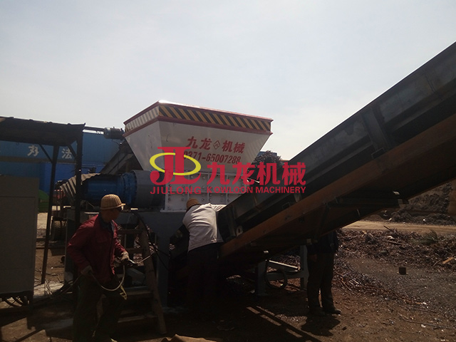 上海鐵刨花粉碎處理現(xiàn)場