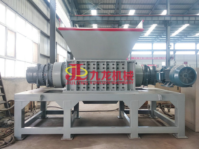 廢舊紙箱回收處理現(xiàn)場