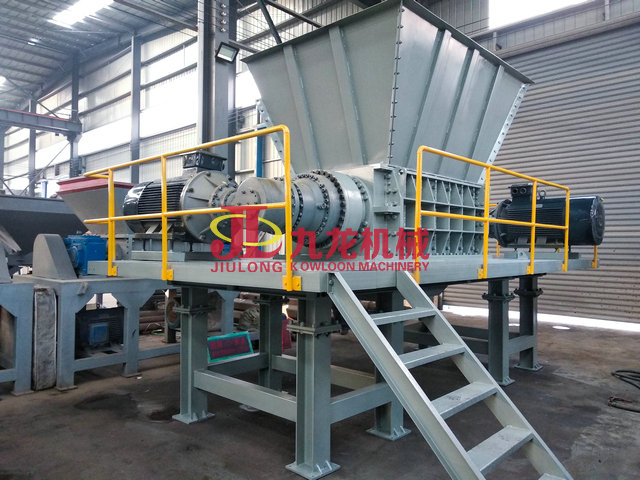 廢舊汽車回收處理現(xiàn)場(chǎng)