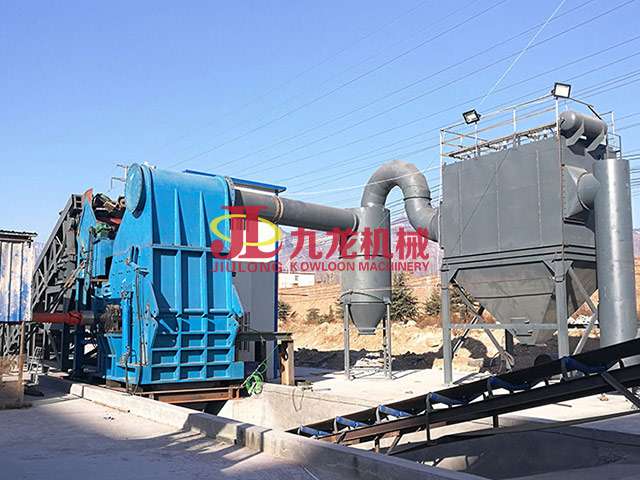 大型金屬破碎處理現(xiàn)場